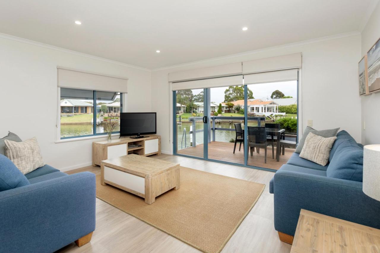 Captains Cove Resort - Waterfront Apartments Paynesville Extérieur photo