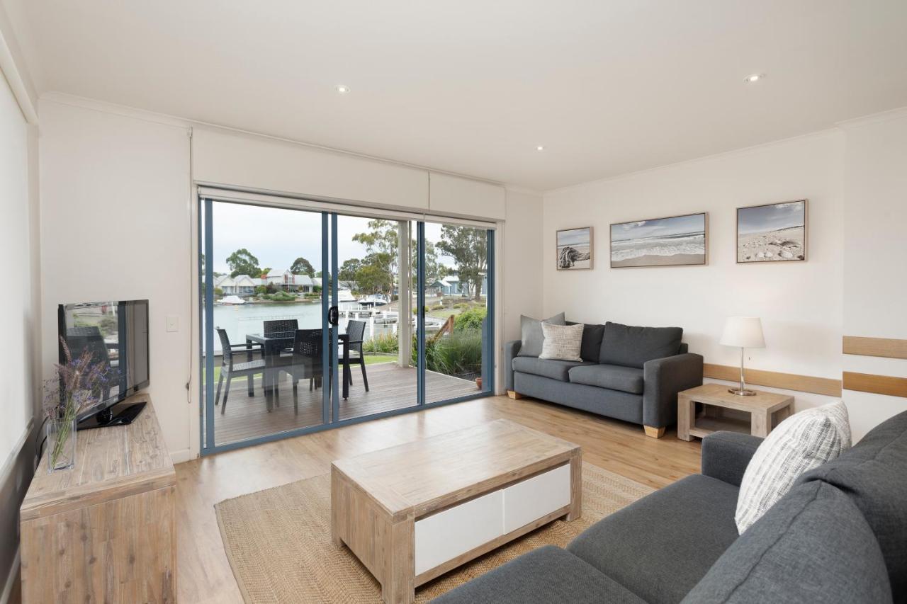 Captains Cove Resort - Waterfront Apartments Paynesville Extérieur photo