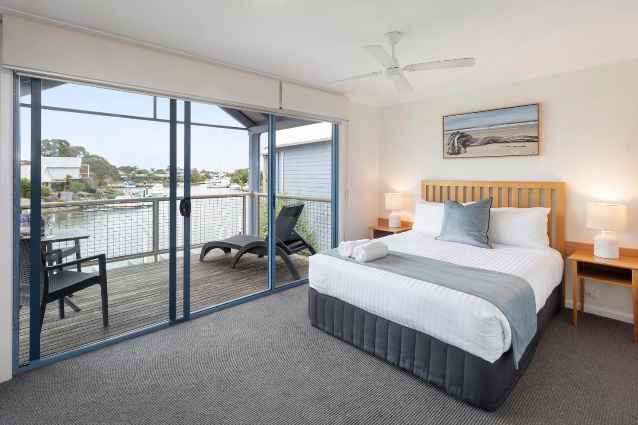 Captains Cove Resort - Waterfront Apartments Paynesville Extérieur photo