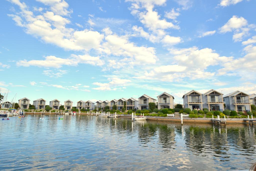 Captains Cove Resort - Waterfront Apartments Paynesville Extérieur photo