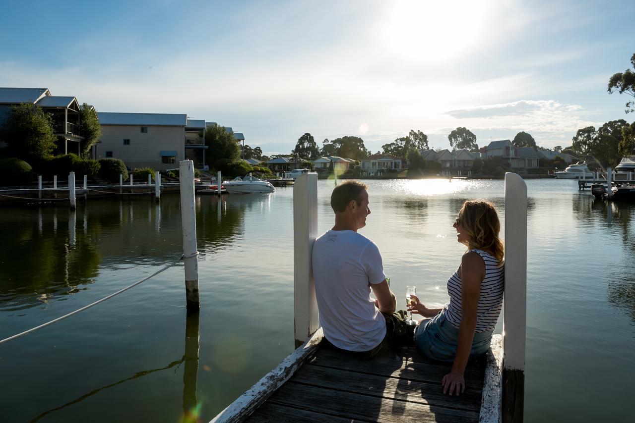 Captains Cove Resort - Waterfront Apartments Paynesville Extérieur photo
