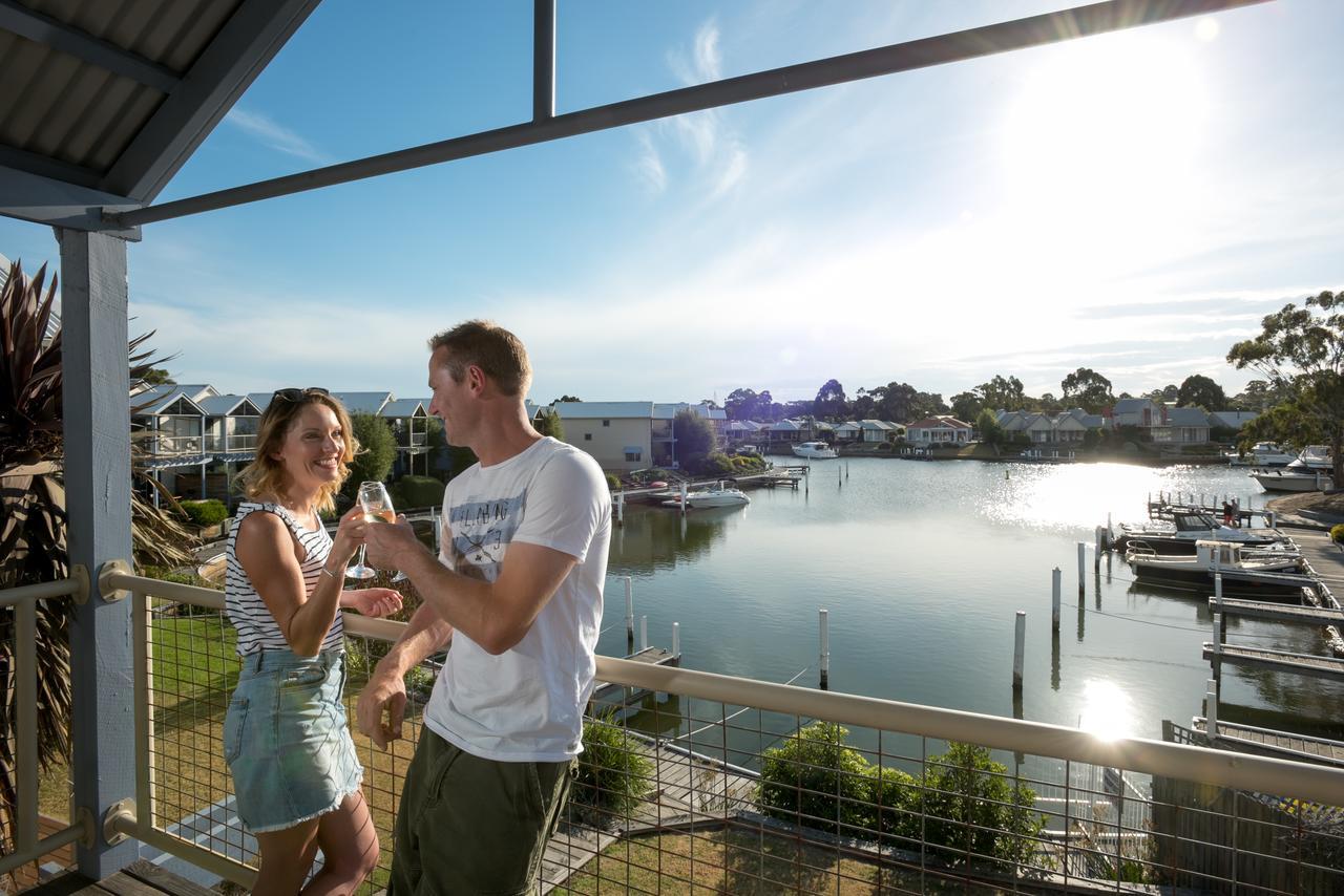 Captains Cove Resort - Waterfront Apartments Paynesville Extérieur photo