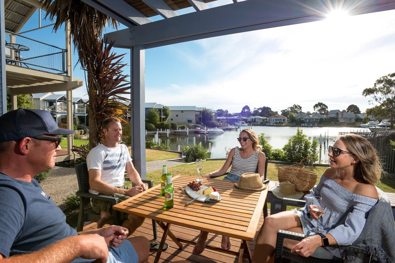 Captains Cove Resort - Waterfront Apartments Paynesville Extérieur photo