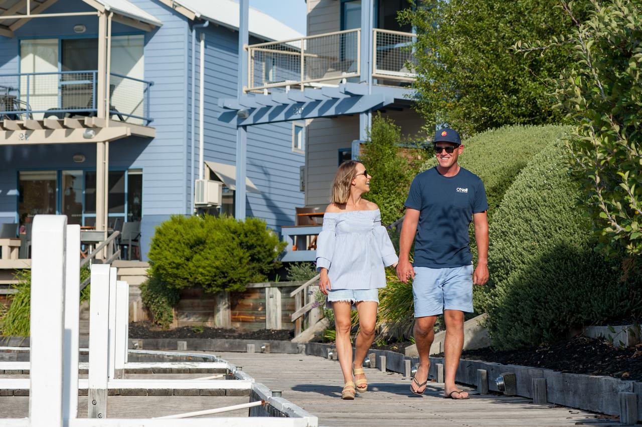 Captains Cove Resort - Waterfront Apartments Paynesville Extérieur photo