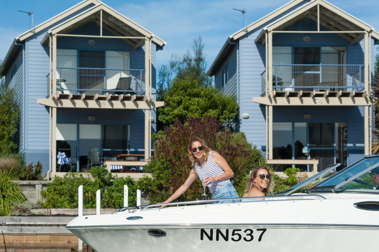 Captains Cove Resort - Waterfront Apartments Paynesville Extérieur photo