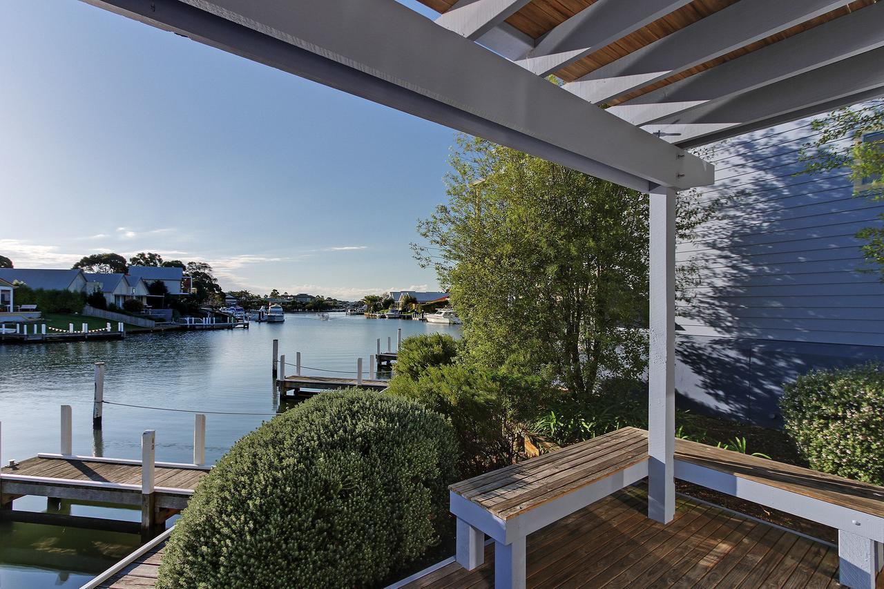 Captains Cove Resort - Waterfront Apartments Paynesville Extérieur photo