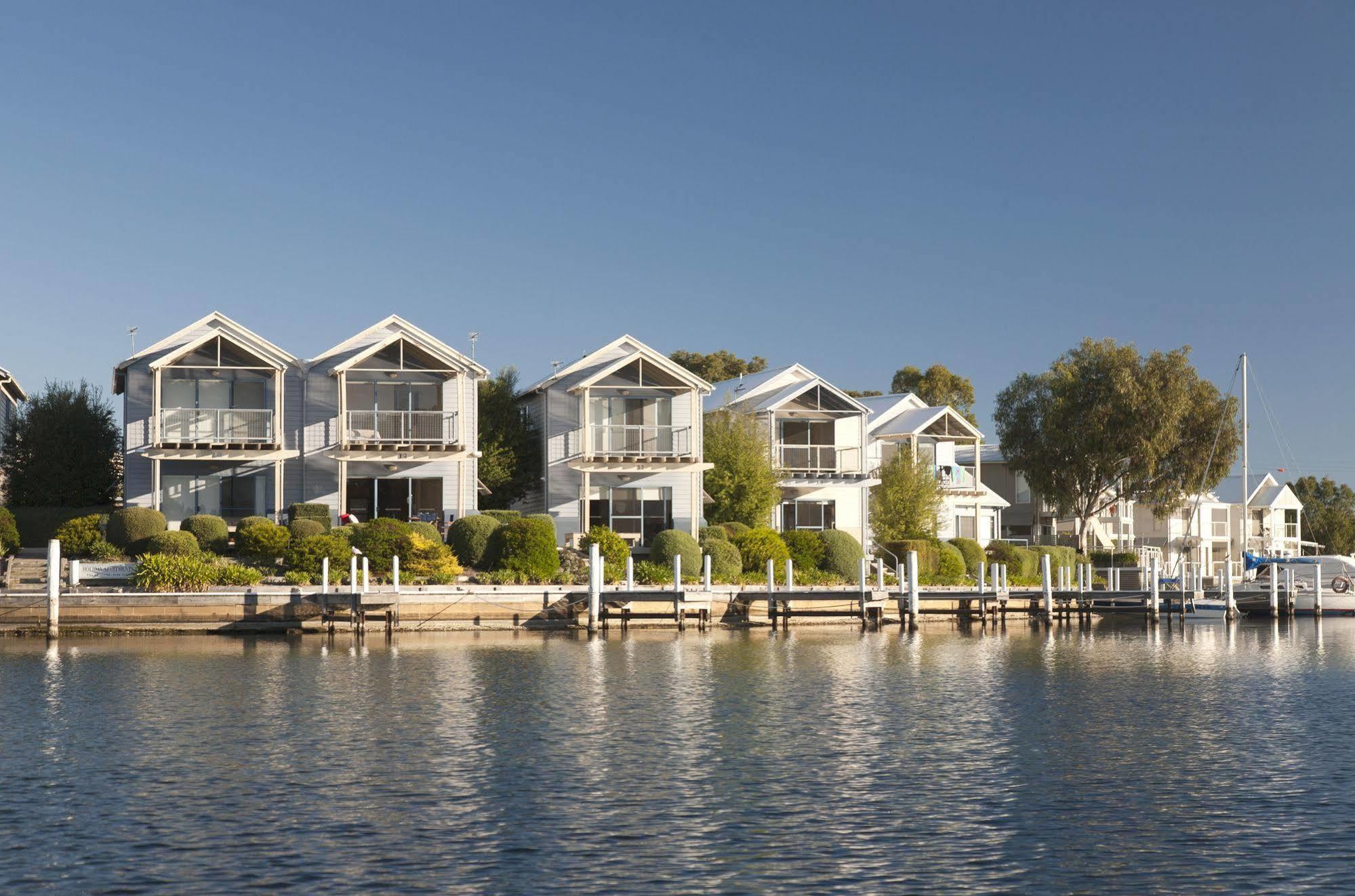 Captains Cove Resort - Waterfront Apartments Paynesville Extérieur photo